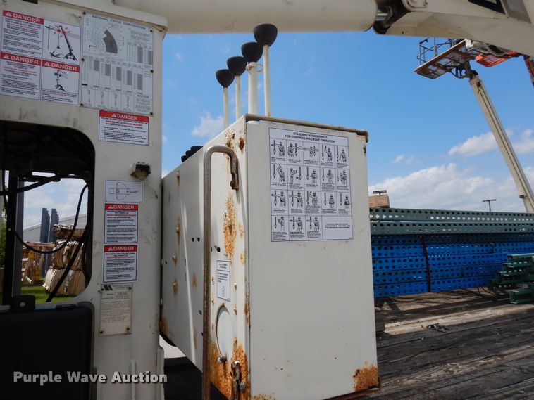 image for item EK9228 1996 International 4700  crane truck