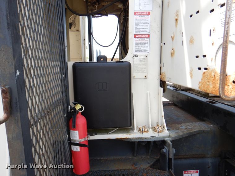 image for item EK9228 1996 International 4700  crane truck