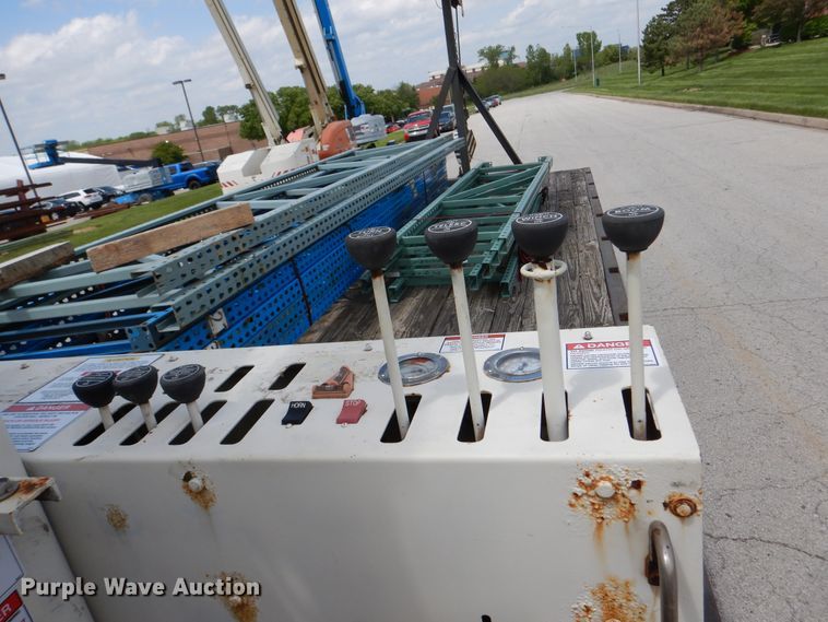 image for item EK9228 1996 International 4700  crane truck