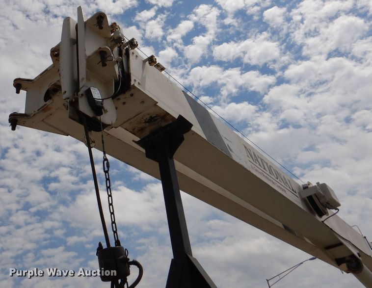 image for item EK9228 1996 International 4700  crane truck