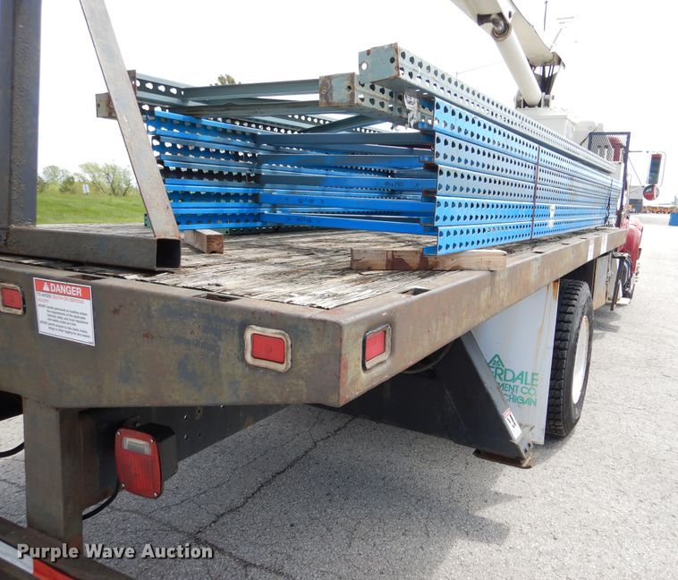 image for item EK9228 1996 International 4700  crane truck