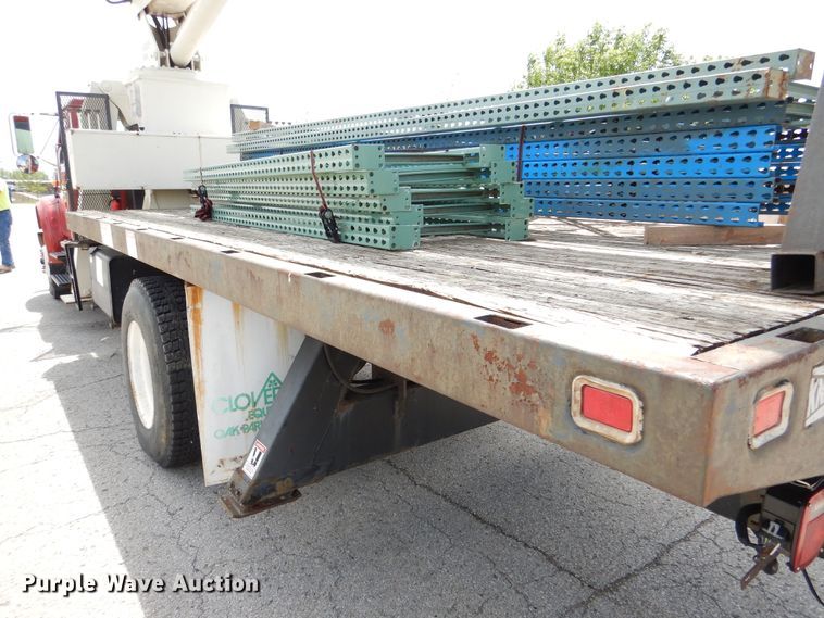 image for item EK9228 1996 International 4700  crane truck