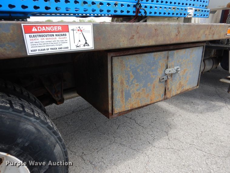 image for item EK9228 1996 International 4700  crane truck