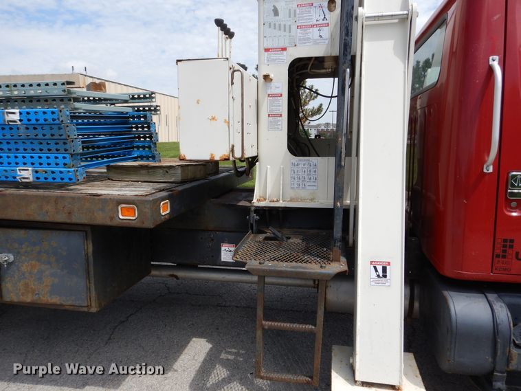 image for item EK9228 1996 International 4700  crane truck