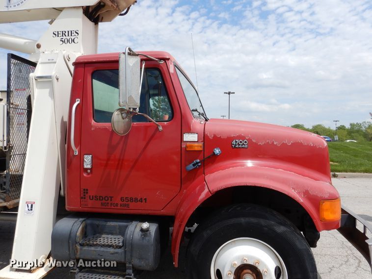 image for item EK9228 1996 International 4700  crane truck