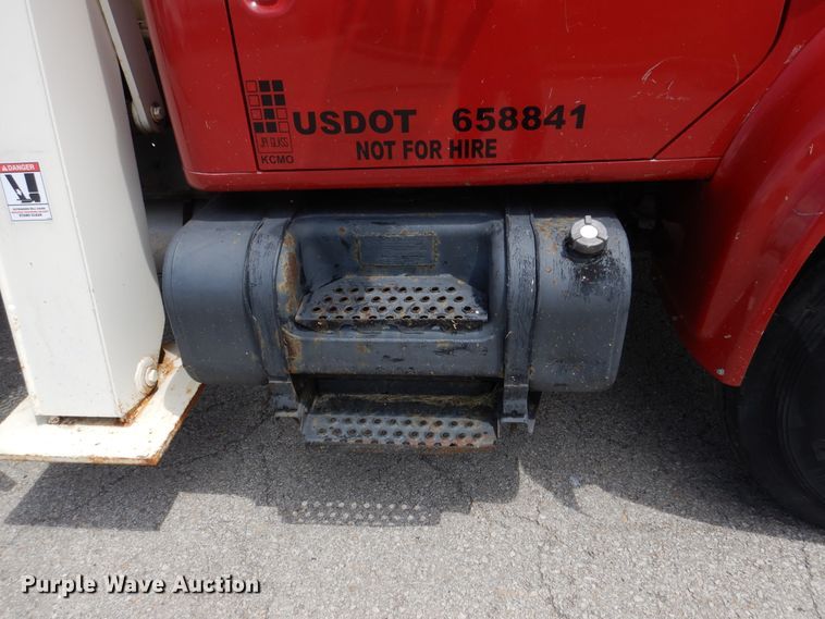 image for item EK9228 1996 International 4700  crane truck