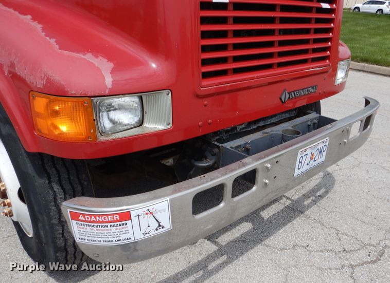 image for item EK9228 1996 International 4700  crane truck