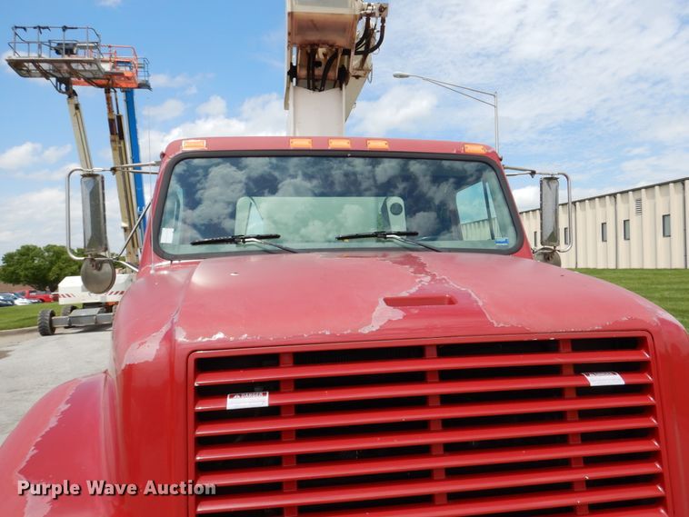image for item EK9228 1996 International 4700  crane truck