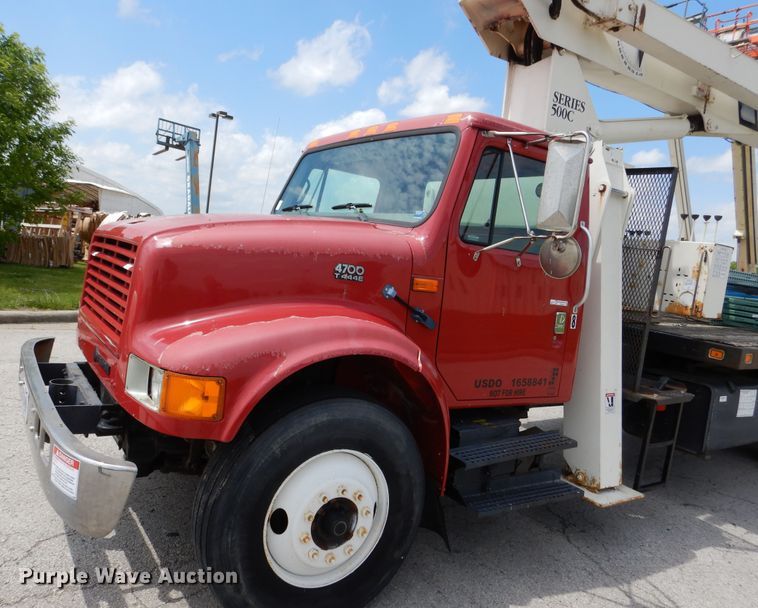 image for item EK9228 1996 International 4700  crane truck