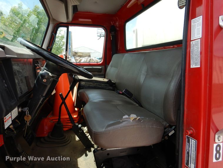 image for item EK9228 1996 International 4700  crane truck