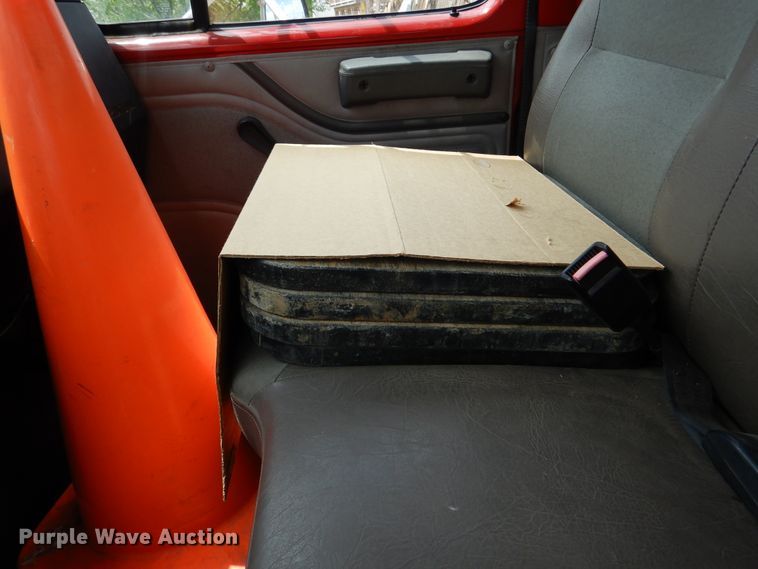 image for item EK9228 1996 International 4700  crane truck