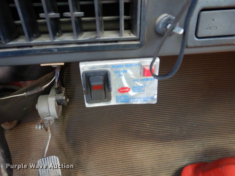 image for item EK9228 1996 International 4700  crane truck