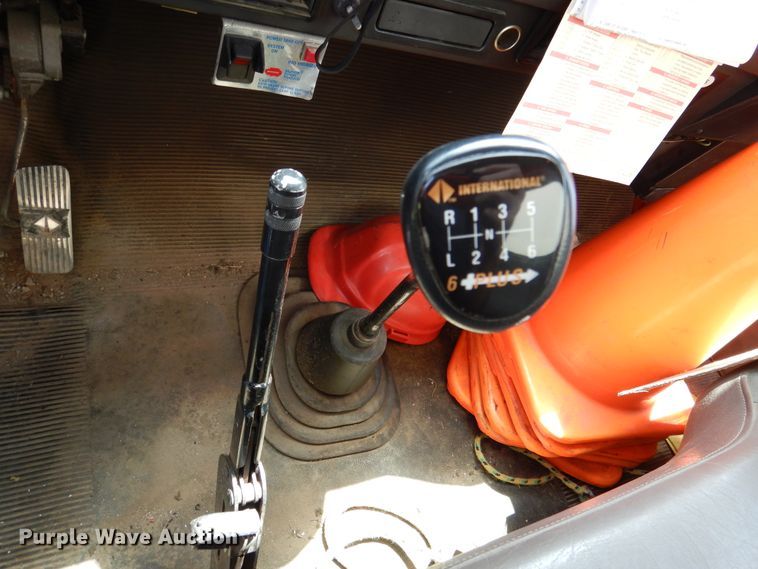 image for item EK9228 1996 International 4700  crane truck