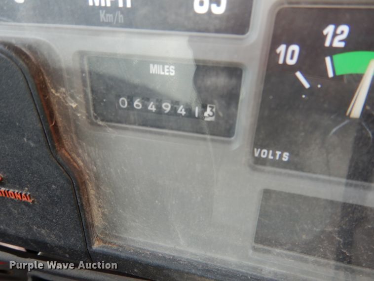 image for item EK9228 1996 International 4700  crane truck