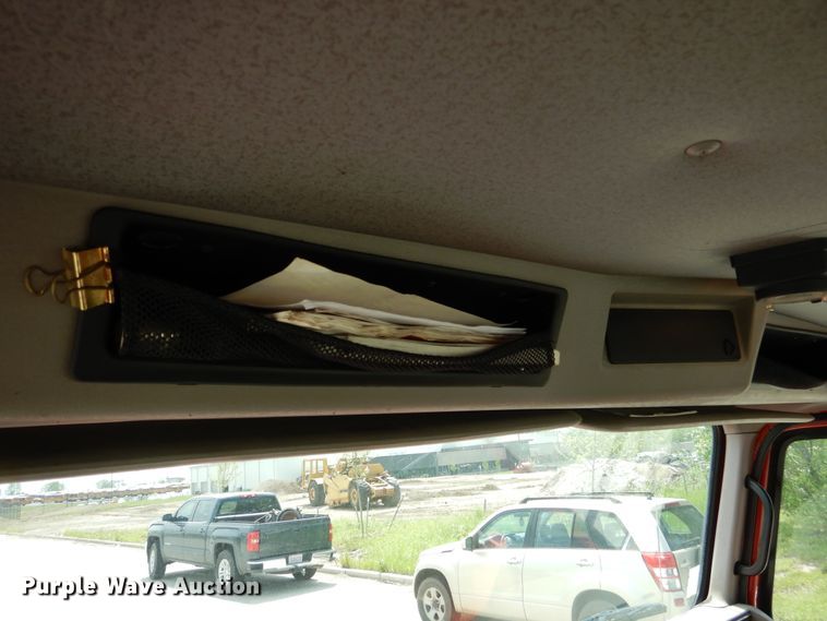 image for item EK9228 1996 International 4700  crane truck