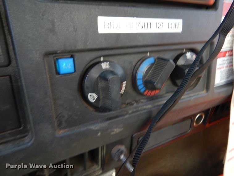 image for item EK9228 1996 International 4700  crane truck