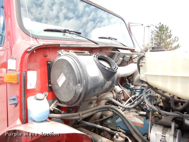 image for item EK9228 1996 International 4700  crane truck