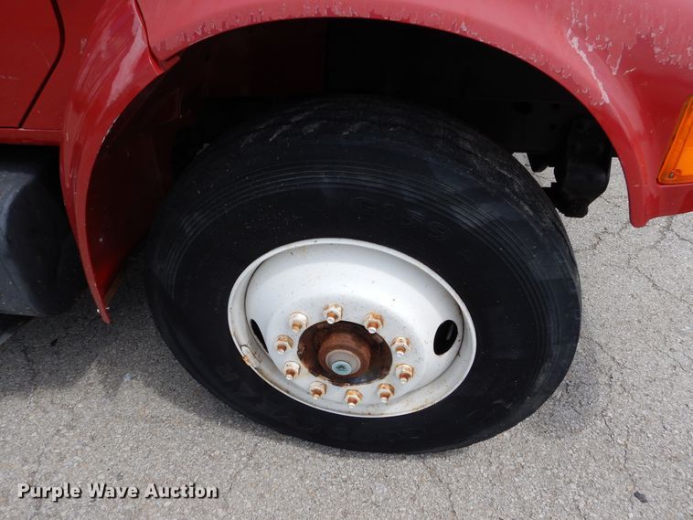 image for item EK9228 1996 International 4700  crane truck