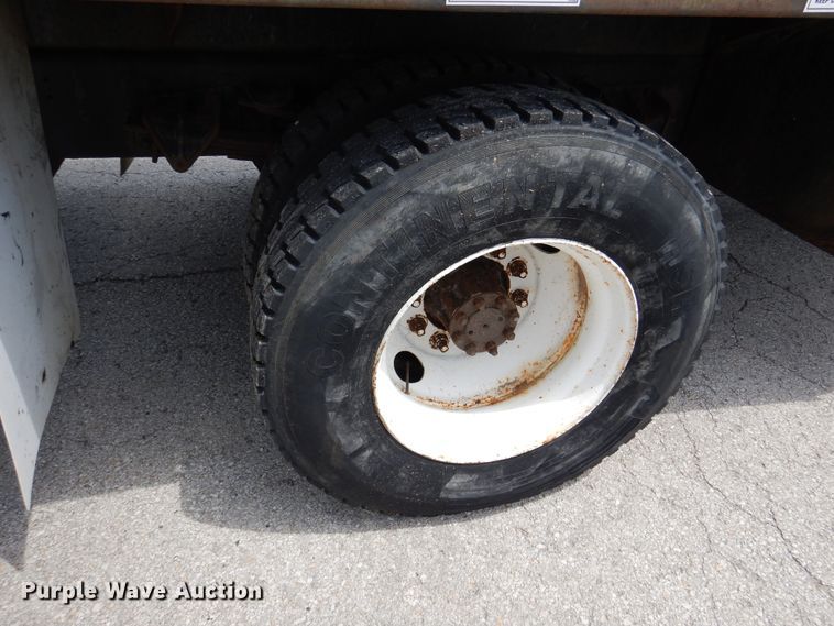 image for item EK9228 1996 International 4700  crane truck