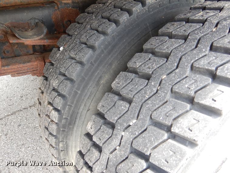 image for item EK9228 1996 International 4700  crane truck