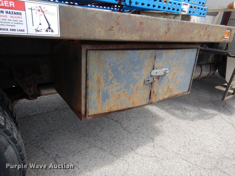 image for item EK9228 1996 International 4700  crane truck