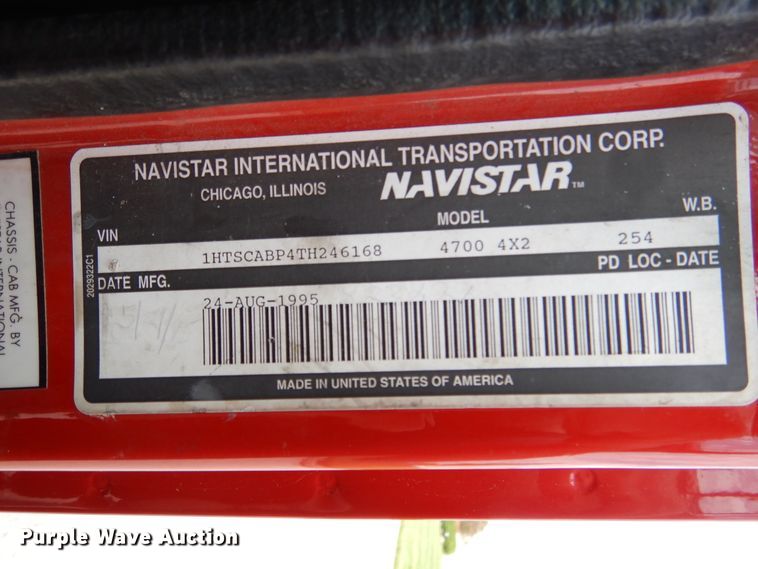 image for item EK9228 1996 International 4700  crane truck