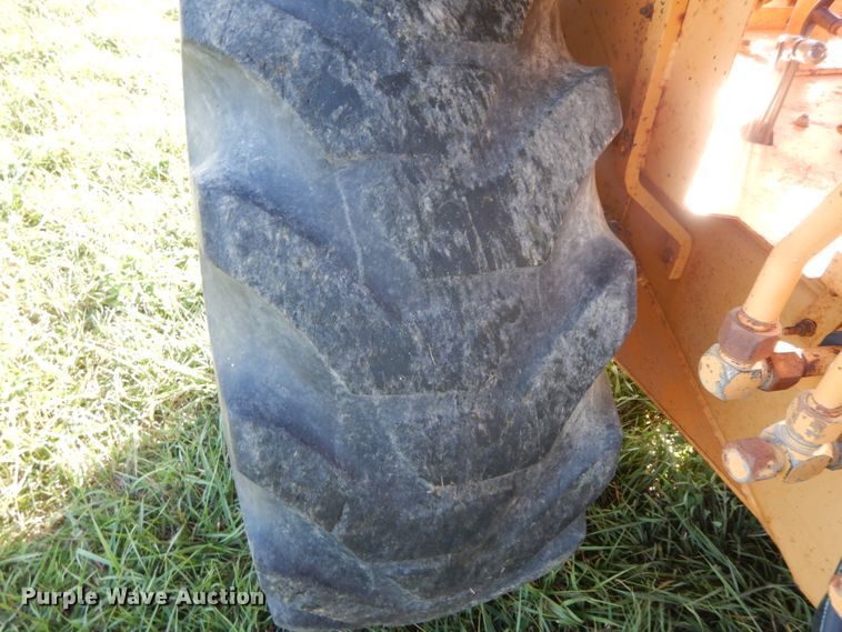 image for item FG9500 1993 Case 480F  industrial tractor