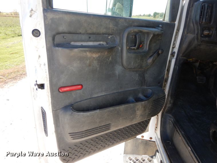 image for item FG9503 2006 Chevrolet C5500  Crew Cab utility truck