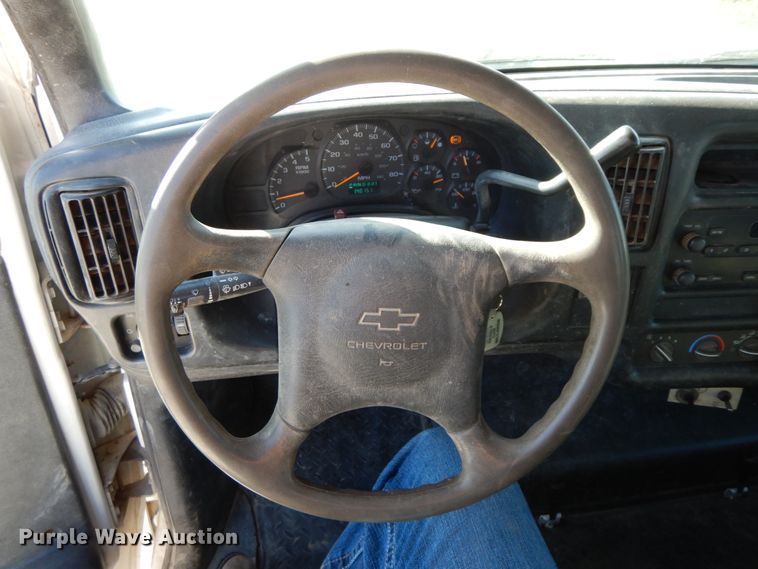 image for item FG9503 2006 Chevrolet C5500  Crew Cab utility truck