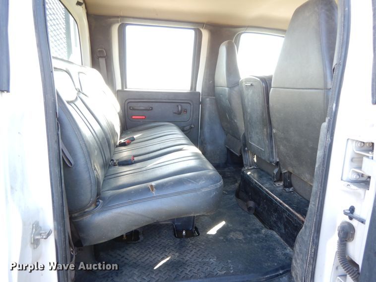 image for item FG9503 2006 Chevrolet C5500  Crew Cab utility truck