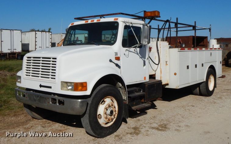 image for item FG9504 1994 International 4900  utility truck