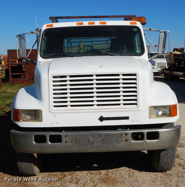 image for item FG9504 1994 International 4900  utility truck