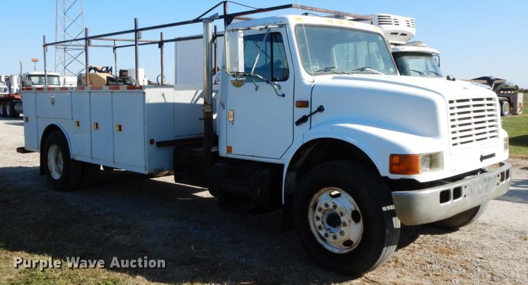 image for item FG9504 1994 International 4900  utility truck