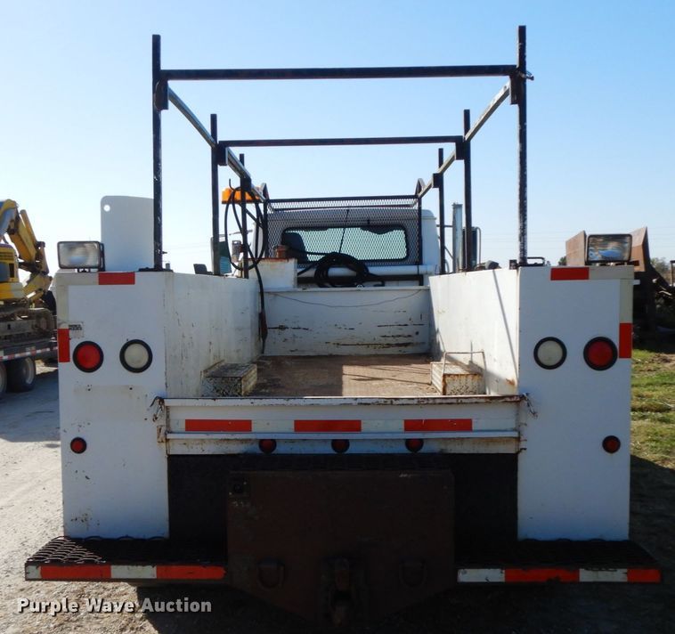 image for item FG9504 1994 International 4900  utility truck