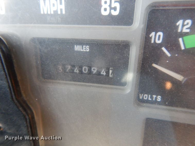 image for item FG9504 1994 International 4900  utility truck