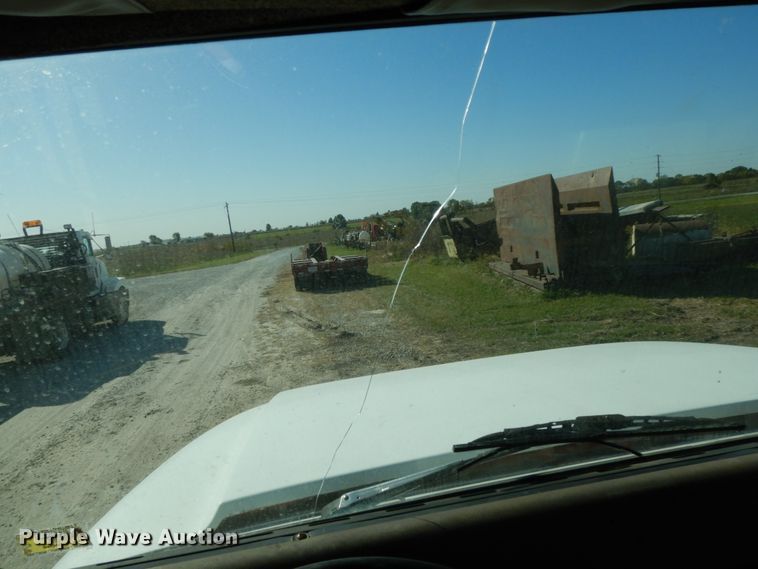 image for item FG9504 1994 International 4900  utility truck