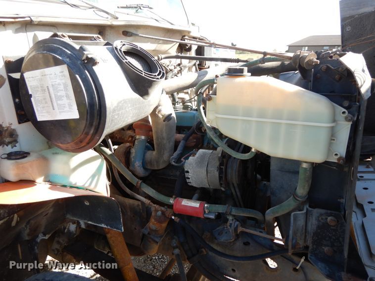 image for item FG9504 1994 International 4900  utility truck