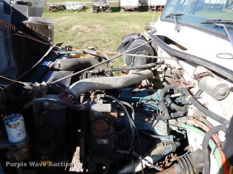 image for item FG9504 1994 International 4900  utility truck