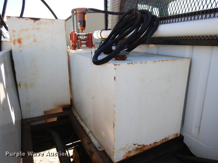 image for item FG9504 1994 International 4900  utility truck