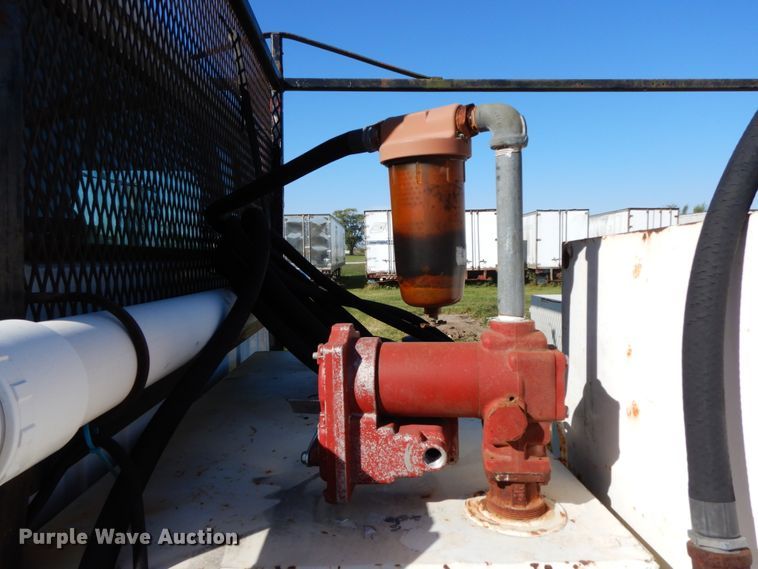 image for item FG9504 1994 International 4900  utility truck