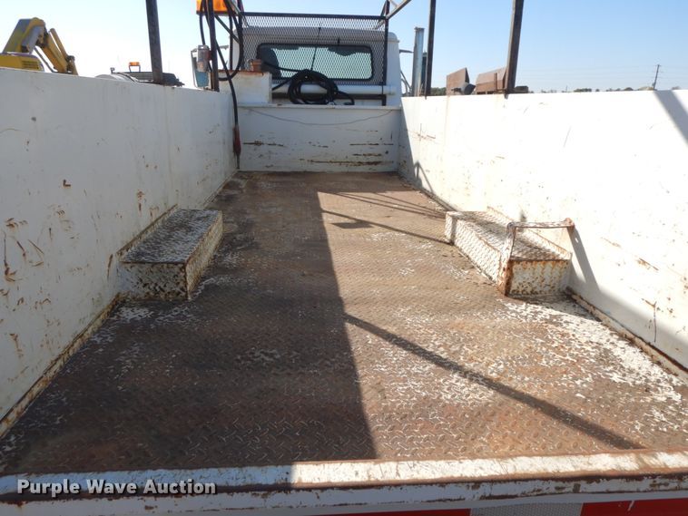 image for item FG9504 1994 International 4900  utility truck