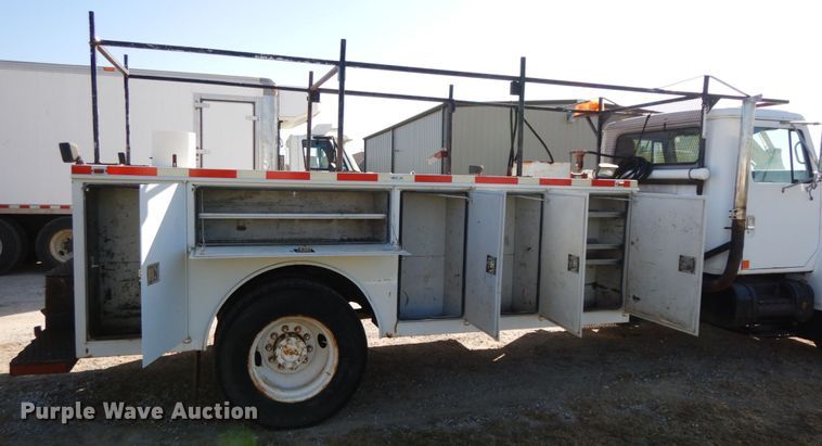 image for item FG9504 1994 International 4900  utility truck