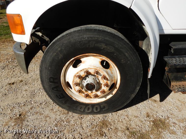 image for item FG9504 1994 International 4900  utility truck