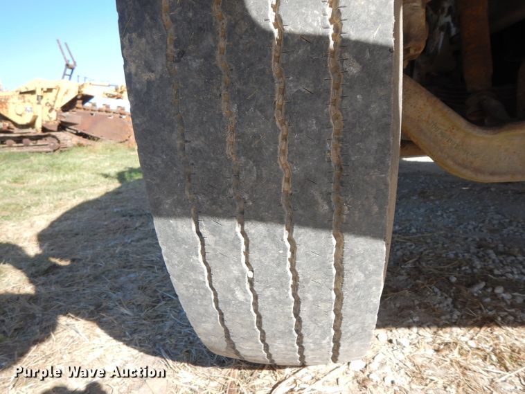 image for item FG9504 1994 International 4900  utility truck