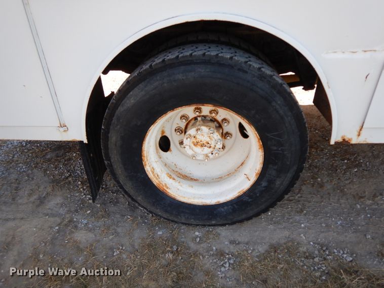 image for item FG9504 1994 International 4900  utility truck