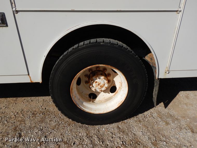 image for item FG9504 1994 International 4900  utility truck