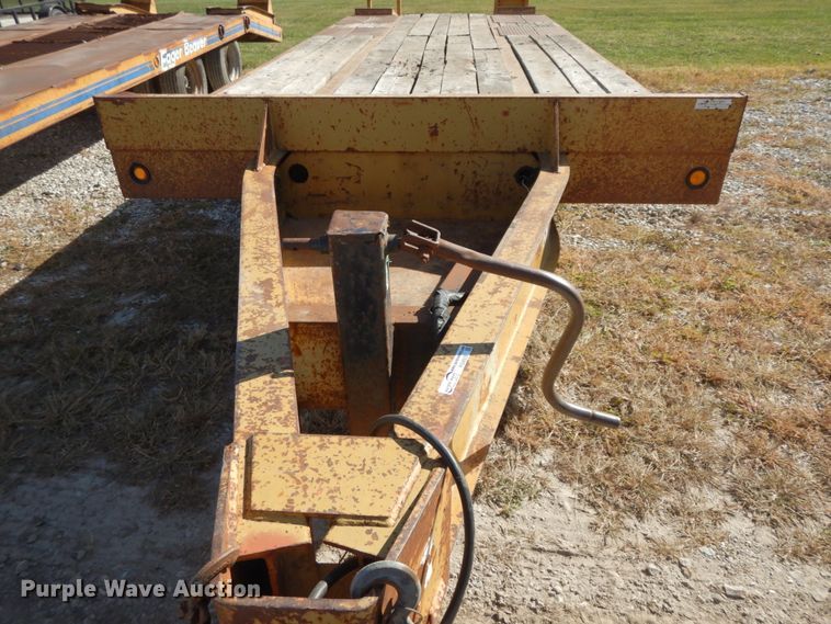 image for item FG9505 1999 Eager Beaver 10HDB equipment trailer