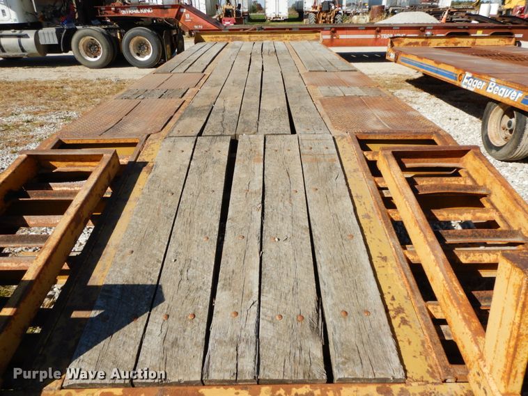 image for item FG9505 1999 Eager Beaver 10HDB equipment trailer