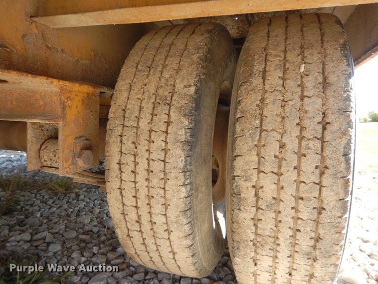 image for item FG9505 1999 Eager Beaver 10HDB equipment trailer