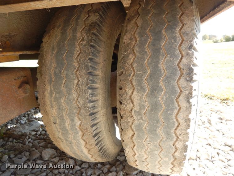 image for item FG9505 1999 Eager Beaver 10HDB equipment trailer